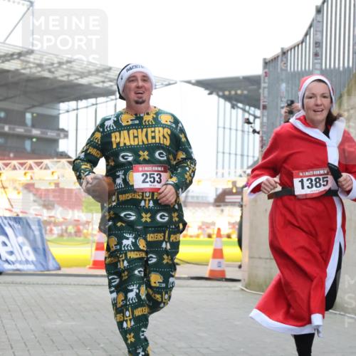 08.12.2024 - St. Pauli X-Mass-Run No. 14 H.Heesch http://msf.ph/oto/7488582 08.12.2024 10:03:30 Ziel 253, 613, 630, 1219, 1385, 1958, 2213, 2265, 3039, 253, 406, 809, 1385 meine-sportfotos.de