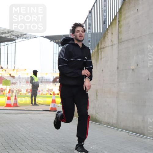 08.12.2024 - St. Pauli X-Mass-Run No. 14 H.Heesch http://msf.ph/oto/7488587 08.12.2024 09:53:45 Ziel 183, 2084, 3023, 3307, 859, 2844, 3023 meine-sportfotos.de