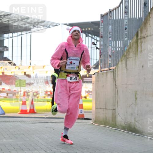 08.12.2024 - St. Pauli X-Mass-Run No. 14 H.Heesch http://msf.ph/oto/7488622 08.12.2024 09:53:48 Ziel 183, 2084, 3023, 859, 1818, 2844 meine-sportfotos.de