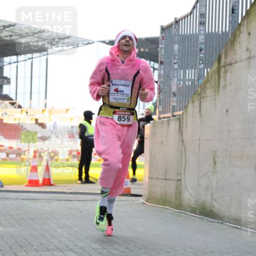 08.12.2024 - St. Pauli X-Mass-Run No. 14 H.Heesch http://msf.ph/oto/7488632 08.12.2024 09:53:48 Ziel 183, 2084, 3023, 859, 1818, 2844 meine-sportfotos.de