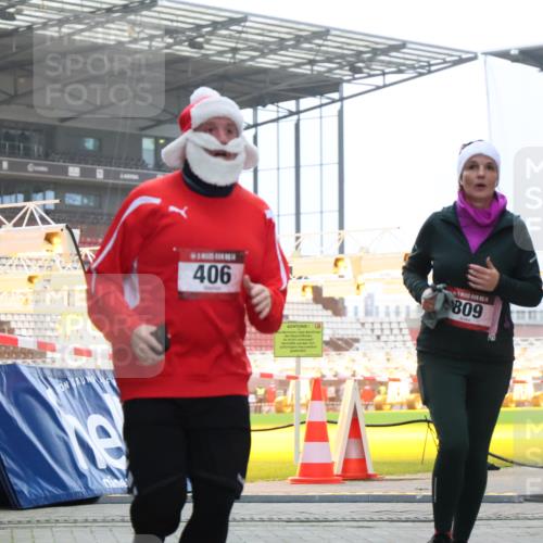 08.12.2024 - St. Pauli X-Mass-Run No. 14 H.Heesch http://msf.ph/oto/7488637 08.12.2024 10:03:33 Ziel 253, 406, 1219, 1385, 1958, 2213, 2265, 3039, 406, 809 meine-sportfotos.de