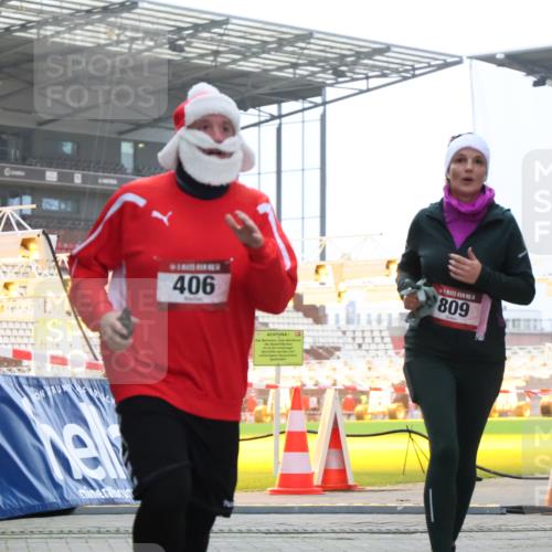 08.12.2024 - St. Pauli X-Mass-Run No. 14 H.Heesch http://msf.ph/oto/7488645 08.12.2024 10:03:33 Ziel 253, 406, 1219, 1385, 1958, 2213, 2265, 3039, 406, 809 meine-sportfotos.de
