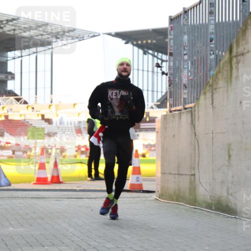 08.12.2024 - St. Pauli X-Mass-Run No. 14 H.Heesch http://msf.ph/oto/7488649 08.12.2024 09:53:51 Ziel 183, 859, 2084, 2844, 3023, 859, 1818, 2844 meine-sportfotos.de