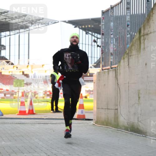 08.12.2024 - St. Pauli X-Mass-Run No. 14 H.Heesch http://msf.ph/oto/7488654 08.12.2024 09:53:51 Ziel 183, 859, 2084, 2844, 3023, 859, 1818, 2844 meine-sportfotos.de
