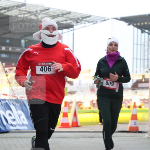 08.12.2024 - St. Pauli X-Mass-Run No. 14 H.Heesch http://msf.ph/oto/7488657 08.12.2024 10:03:33 Ziel 253, 406, 1219, 1385, 1958, 2213, 2265, 3039, 406, 809 meine-sportfotos.de