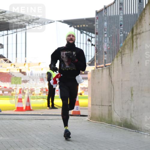 08.12.2024 - St. Pauli X-Mass-Run No. 14 H.Heesch http://msf.ph/oto/7488659 08.12.2024 09:53:51 Ziel 183, 859, 2084, 2844, 3023, 859, 1818, 2844 meine-sportfotos.de
