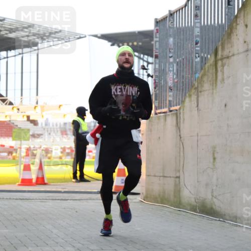 08.12.2024 - St. Pauli X-Mass-Run No. 14 H.Heesch http://msf.ph/oto/7488679 08.12.2024 09:53:51 Ziel 183, 859, 2084, 2844, 3023, 859, 1818, 2844 meine-sportfotos.de