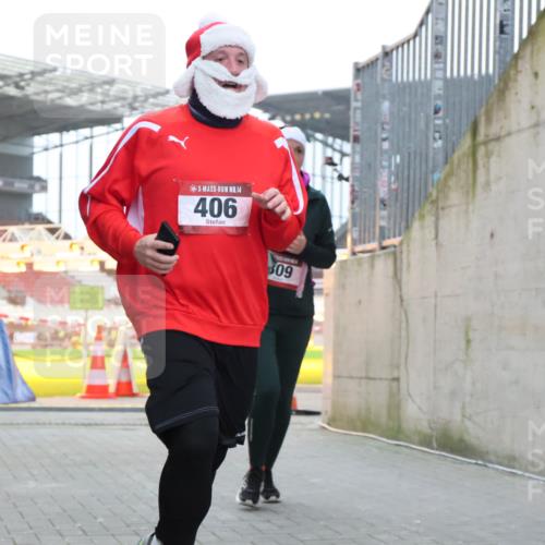 08.12.2024 - St. Pauli X-Mass-Run No. 14 H.Heesch http://msf.ph/oto/7488698 08.12.2024 10:03:34 Ziel 253, 406, 809, 1219, 1385, 1958, 2213, 2265, 3039, 406, 809, 2822 meine-sportfotos.de