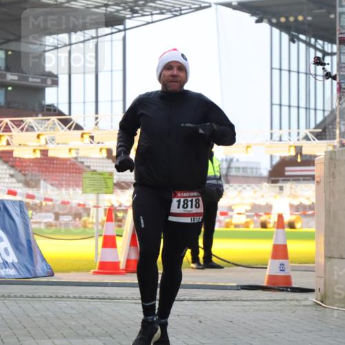 08.12.2024 - St. Pauli X-Mass-Run No. 14 H.Heesch http://msf.ph/oto/7488709 08.12.2024 09:53:56 Ziel 183, 859, 1818, 2084, 2844, 3023, 1818 meine-sportfotos.de