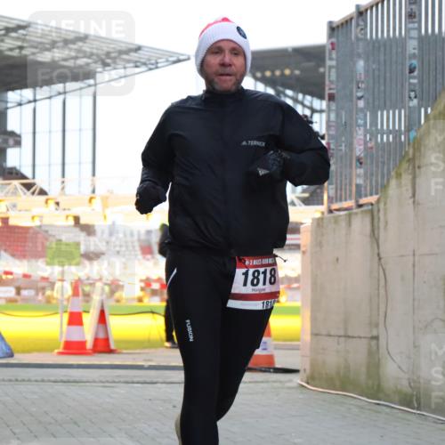 08.12.2024 - St. Pauli X-Mass-Run No. 14 H.Heesch http://msf.ph/oto/7488712 08.12.2024 09:53:57 Ziel 859, 1818, 2844, 3023, 1818 meine-sportfotos.de