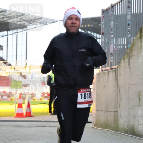 08.12.2024 - St. Pauli X-Mass-Run No. 14 H.Heesch http://msf.ph/oto/7488718 08.12.2024 09:53:57 Ziel 859, 1818, 2844, 3023, 1818 meine-sportfotos.de