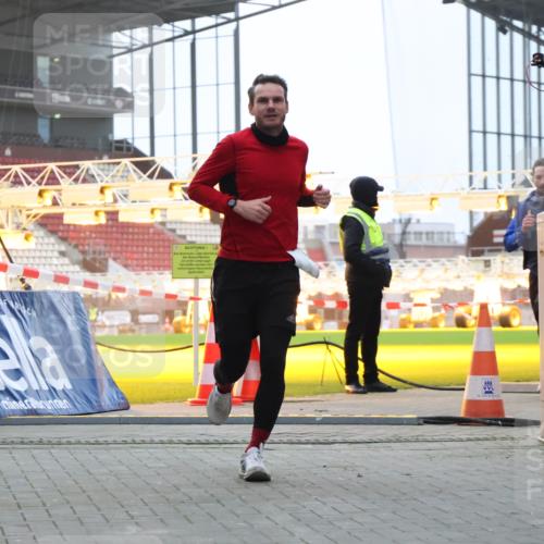 08.12.2024 - St. Pauli X-Mass-Run No. 14 H.Heesch http://msf.ph/oto/7488729 08.12.2024 09:54:13 Ziel 216, 1718, 1850 meine-sportfotos.de