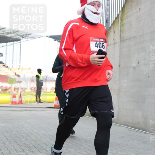 08.12.2024 - St. Pauli X-Mass-Run No. 14 H.Heesch http://msf.ph/oto/7488730 08.12.2024 10:03:34 Ziel 253, 406, 809, 1219, 1385, 1958, 2213, 2265, 3039, 406, 809, 2822 meine-sportfotos.de