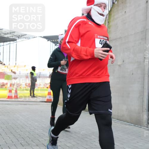 08.12.2024 - St. Pauli X-Mass-Run No. 14 H.Heesch http://msf.ph/oto/7488736 08.12.2024 10:03:34 Ziel 253, 406, 809, 1219, 1385, 1958, 2213, 2265, 3039, 406, 809, 2822 meine-sportfotos.de