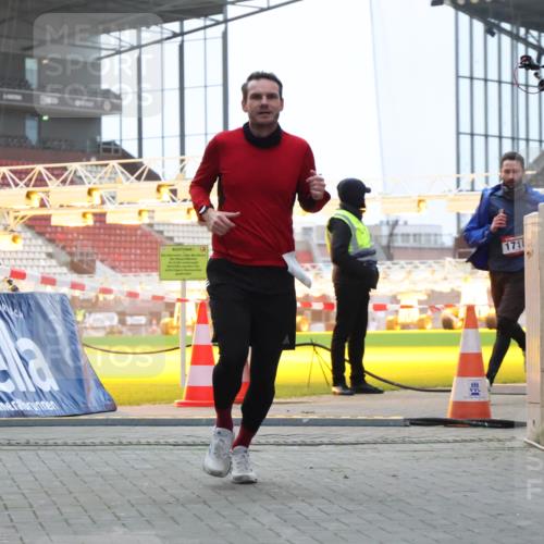 08.12.2024 - St. Pauli X-Mass-Run No. 14 H.Heesch http://msf.ph/oto/7488742 08.12.2024 09:54:13 Ziel 216, 1718, 1850 meine-sportfotos.de