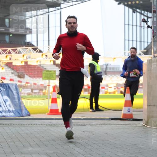 08.12.2024 - St. Pauli X-Mass-Run No. 14 H.Heesch http://msf.ph/oto/7488756 08.12.2024 09:54:13 Ziel 216, 1718, 1850 meine-sportfotos.de