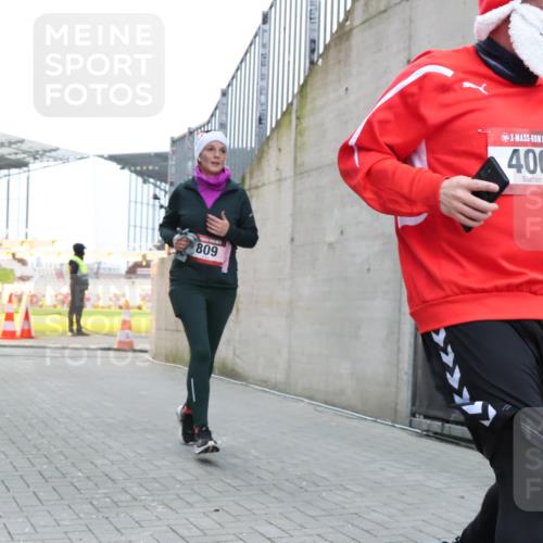 08.12.2024 - St. Pauli X-Mass-Run No. 14 H.Heesch http://msf.ph/oto/7488766 08.12.2024 10:03:34 Ziel 253, 406, 809, 1219, 1385, 1958, 2213, 2265, 3039, 406, 809, 2822 meine-sportfotos.de