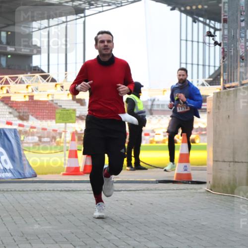 08.12.2024 - St. Pauli X-Mass-Run No. 14 H.Heesch http://msf.ph/oto/7488767 08.12.2024 09:54:13 Ziel 216, 1718, 1850 meine-sportfotos.de