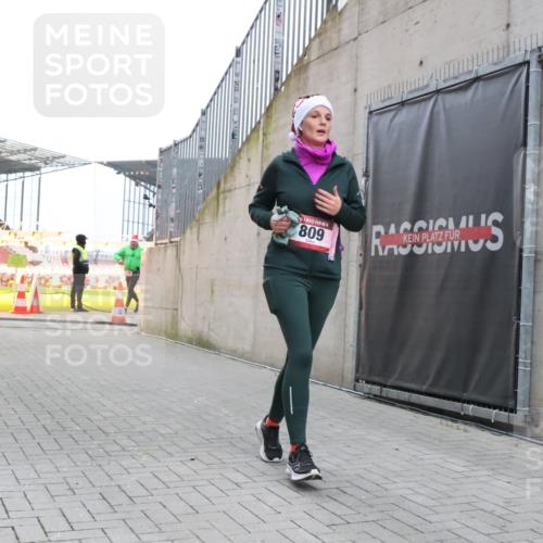 08.12.2024 - St. Pauli X-Mass-Run No. 14 H.Heesch http://msf.ph/oto/7488789 08.12.2024 10:03:35 Ziel 253, 406, 809, 1219, 1385, 1958, 2213, 2265, 3039, 406, 809, 2822 meine-sportfotos.de