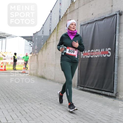 08.12.2024 - St. Pauli X-Mass-Run No. 14 H.Heesch http://msf.ph/oto/7488794 08.12.2024 10:03:35 Ziel 253, 406, 809, 1219, 1385, 1958, 2213, 2265, 3039, 406, 809, 2822 meine-sportfotos.de
