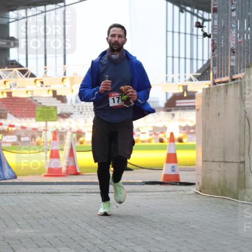 08.12.2024 - St. Pauli X-Mass-Run No. 14 H.Heesch http://msf.ph/oto/7488798 08.12.2024 09:54:15 Ziel 216, 216, 1718, 1850 meine-sportfotos.de
