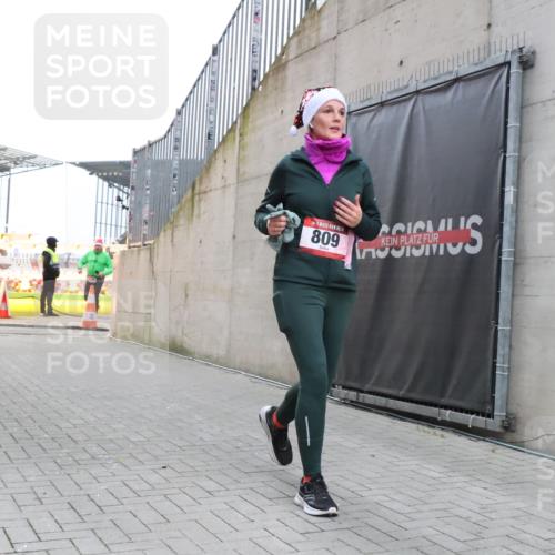 08.12.2024 - St. Pauli X-Mass-Run No. 14 H.Heesch http://msf.ph/oto/7488801 08.12.2024 10:03:35 Ziel 253, 406, 809, 1219, 1385, 1958, 2213, 2265, 3039, 406, 809, 2822 meine-sportfotos.de