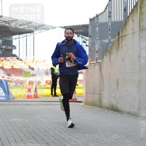 08.12.2024 - St. Pauli X-Mass-Run No. 14 H.Heesch http://msf.ph/oto/7488856 08.12.2024 09:54:16 Ziel 216, 1718, 216, 1718, 1850 meine-sportfotos.de