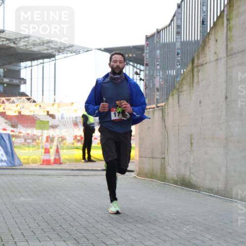 08.12.2024 - St. Pauli X-Mass-Run No. 14 H.Heesch http://msf.ph/oto/7488862 08.12.2024 09:54:16 Ziel 216, 1718, 216, 1718, 1850 meine-sportfotos.de