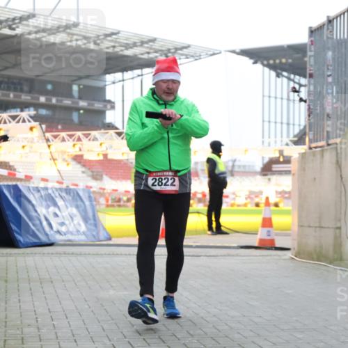 08.12.2024 - St. Pauli X-Mass-Run No. 14 H.Heesch http://msf.ph/oto/7488870 08.12.2024 10:03:40 Ziel 253, 406, 809, 1385, 2822, 3260 meine-sportfotos.de