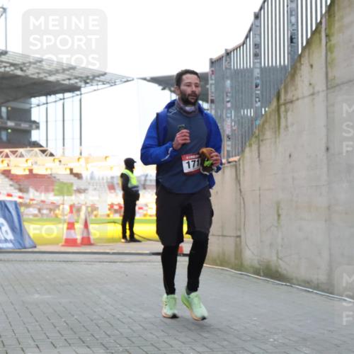 08.12.2024 - St. Pauli X-Mass-Run No. 14 H.Heesch http://msf.ph/oto/7488873 08.12.2024 09:54:16 Ziel 216, 1718, 216, 1718, 1850 meine-sportfotos.de