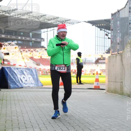 08.12.2024 - St. Pauli X-Mass-Run No. 14 H.Heesch http://msf.ph/oto/7488890 08.12.2024 10:03:40 Ziel 253, 406, 809, 1385, 2822, 3260 meine-sportfotos.de