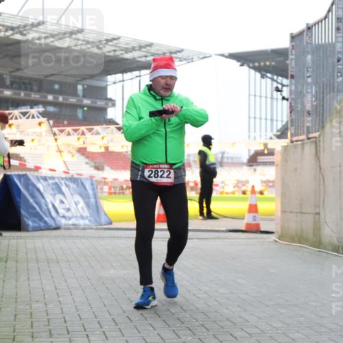 08.12.2024 - St. Pauli X-Mass-Run No. 14 H.Heesch http://msf.ph/oto/7488896 08.12.2024 10:03:40 Ziel 253, 406, 809, 1385, 2822, 3260 meine-sportfotos.de