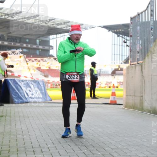 08.12.2024 - St. Pauli X-Mass-Run No. 14 H.Heesch http://msf.ph/oto/7488903 08.12.2024 10:03:40 Ziel 253, 406, 809, 1385, 2822, 3260 meine-sportfotos.de