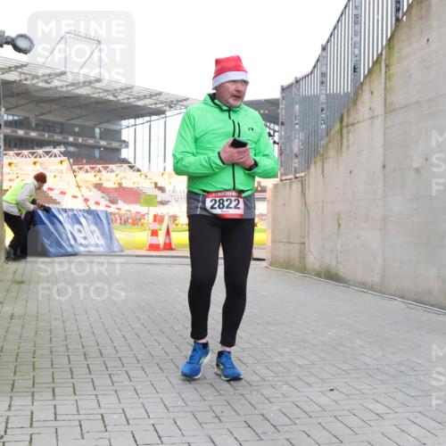 08.12.2024 - St. Pauli X-Mass-Run No. 14 H.Heesch http://msf.ph/oto/7488970 08.12.2024 10:03:41 Ziel 253, 406, 809, 1385, 2822, 3260 meine-sportfotos.de