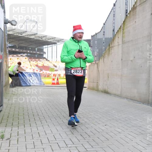08.12.2024 - St. Pauli X-Mass-Run No. 14 H.Heesch http://msf.ph/oto/7488982 08.12.2024 10:03:42 Ziel 253, 406, 809, 1385, 2822, 2822, 3260 meine-sportfotos.de