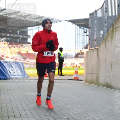 08.12.2024 - St. Pauli X-Mass-Run No. 14 H.Heesch http://msf.ph/oto/7488985 08.12.2024 09:54:46 Ziel 185, 1948, 185, 1863, 1948 meine-sportfotos.de