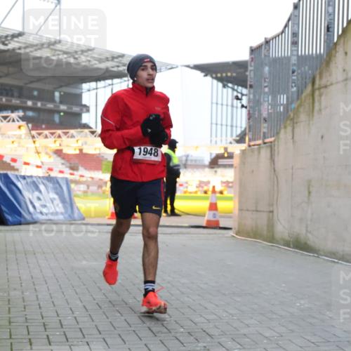 08.12.2024 - St. Pauli X-Mass-Run No. 14 H.Heesch http://msf.ph/oto/7488990 08.12.2024 09:54:46 Ziel 185, 1948, 185, 1863, 1948 meine-sportfotos.de