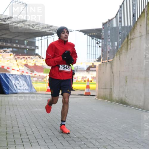 08.12.2024 - St. Pauli X-Mass-Run No. 14 H.Heesch http://msf.ph/oto/7488995 08.12.2024 09:54:46 Ziel 185, 1948, 185, 1863, 1948 meine-sportfotos.de