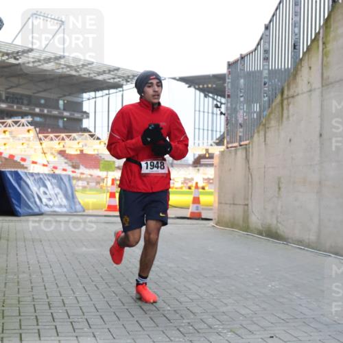 08.12.2024 - St. Pauli X-Mass-Run No. 14 H.Heesch http://msf.ph/oto/7488999 08.12.2024 09:54:46 Ziel 185, 1948, 185, 1863, 1948 meine-sportfotos.de