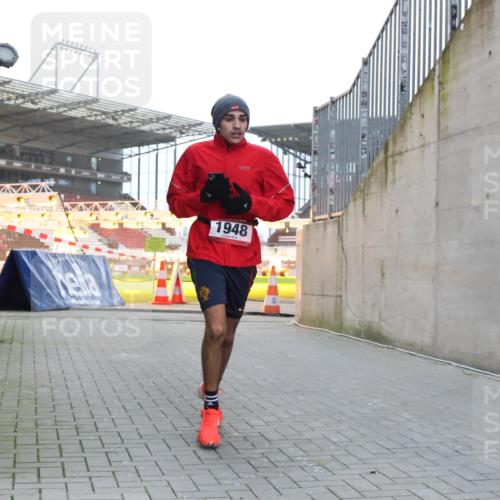 08.12.2024 - St. Pauli X-Mass-Run No. 14 H.Heesch http://msf.ph/oto/7489011 08.12.2024 09:54:46 Ziel 185, 1948, 185, 1863, 1948 meine-sportfotos.de