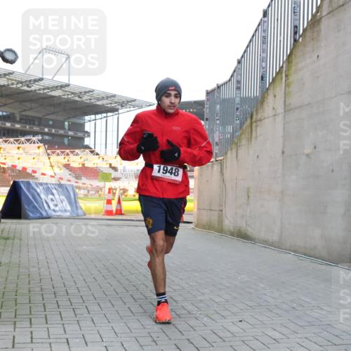 08.12.2024 - St. Pauli X-Mass-Run No. 14 H.Heesch http://msf.ph/oto/7489024 08.12.2024 09:54:46 Ziel 185, 1948, 185, 1863, 1948 meine-sportfotos.de