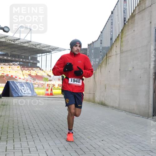 08.12.2024 - St. Pauli X-Mass-Run No. 14 H.Heesch http://msf.ph/oto/7489031 08.12.2024 09:54:46 Ziel 185, 1948, 185, 1863, 1948 meine-sportfotos.de