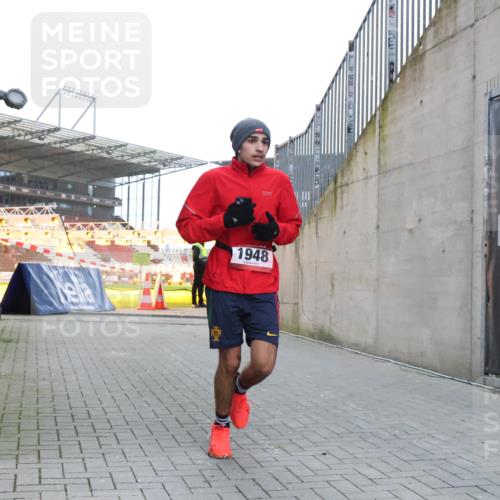 08.12.2024 - St. Pauli X-Mass-Run No. 14 H.Heesch http://msf.ph/oto/7489033 08.12.2024 09:54:46 Ziel 185, 1948, 185, 1863, 1948 meine-sportfotos.de