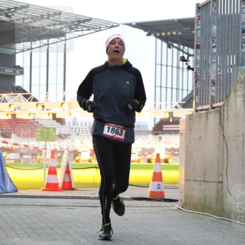 08.12.2024 - St. Pauli X-Mass-Run No. 14 H.Heesch http://msf.ph/oto/7489039 08.12.2024 09:54:52 Ziel 185, 1948, 1863 meine-sportfotos.de