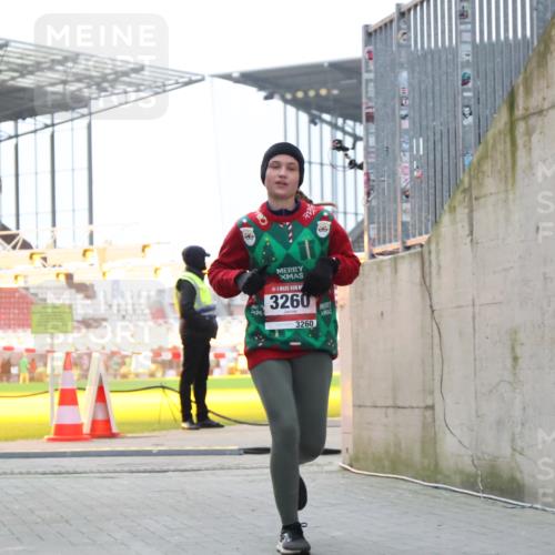 08.12.2024 - St. Pauli X-Mass-Run No. 14 H.Heesch http://msf.ph/oto/7489041 08.12.2024 10:03:47 Ziel 406, 809, 2822, 1949, 3260 meine-sportfotos.de