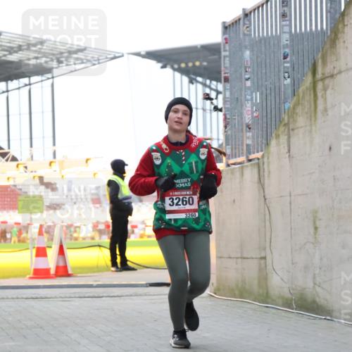 08.12.2024 - St. Pauli X-Mass-Run No. 14 H.Heesch http://msf.ph/oto/7489048 08.12.2024 10:03:47 Ziel 406, 809, 2822, 1949, 3260 meine-sportfotos.de