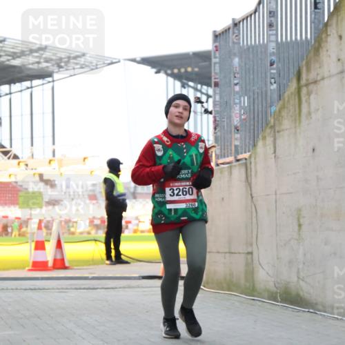 08.12.2024 - St. Pauli X-Mass-Run No. 14 H.Heesch http://msf.ph/oto/7489054 08.12.2024 10:03:47 Ziel 406, 809, 2822, 1949, 3260 meine-sportfotos.de