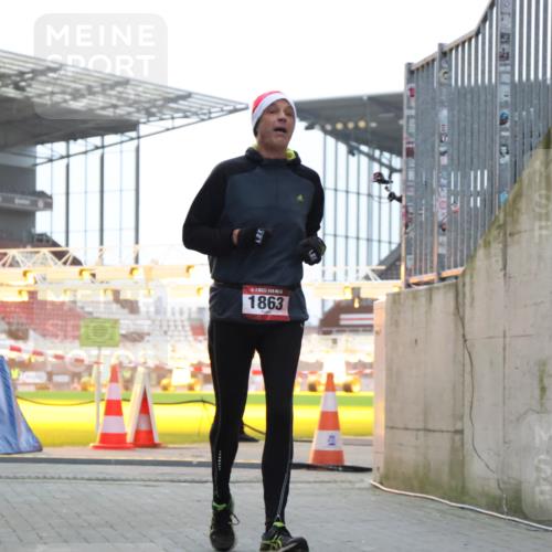 08.12.2024 - St. Pauli X-Mass-Run No. 14 H.Heesch http://msf.ph/oto/7489058 08.12.2024 09:54:53 Ziel 185, 1948, 1863, 2588 meine-sportfotos.de