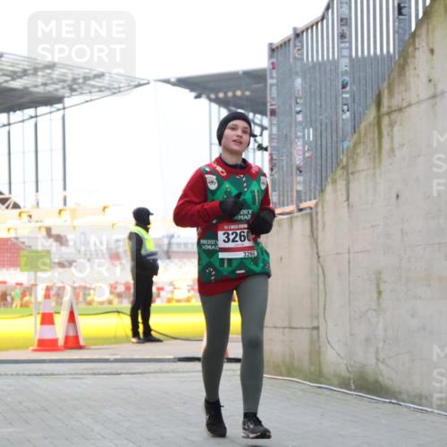 08.12.2024 - St. Pauli X-Mass-Run No. 14 H.Heesch http://msf.ph/oto/7489061 08.12.2024 10:03:47 Ziel 406, 809, 2822, 1949, 3260 meine-sportfotos.de