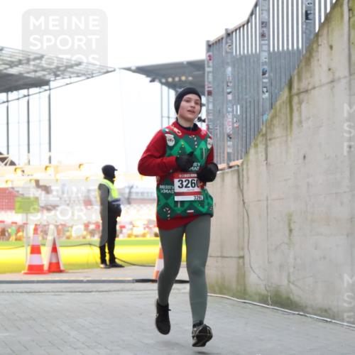 08.12.2024 - St. Pauli X-Mass-Run No. 14 H.Heesch http://msf.ph/oto/7489064 08.12.2024 10:03:47 Ziel 406, 809, 2822, 1949, 3260 meine-sportfotos.de